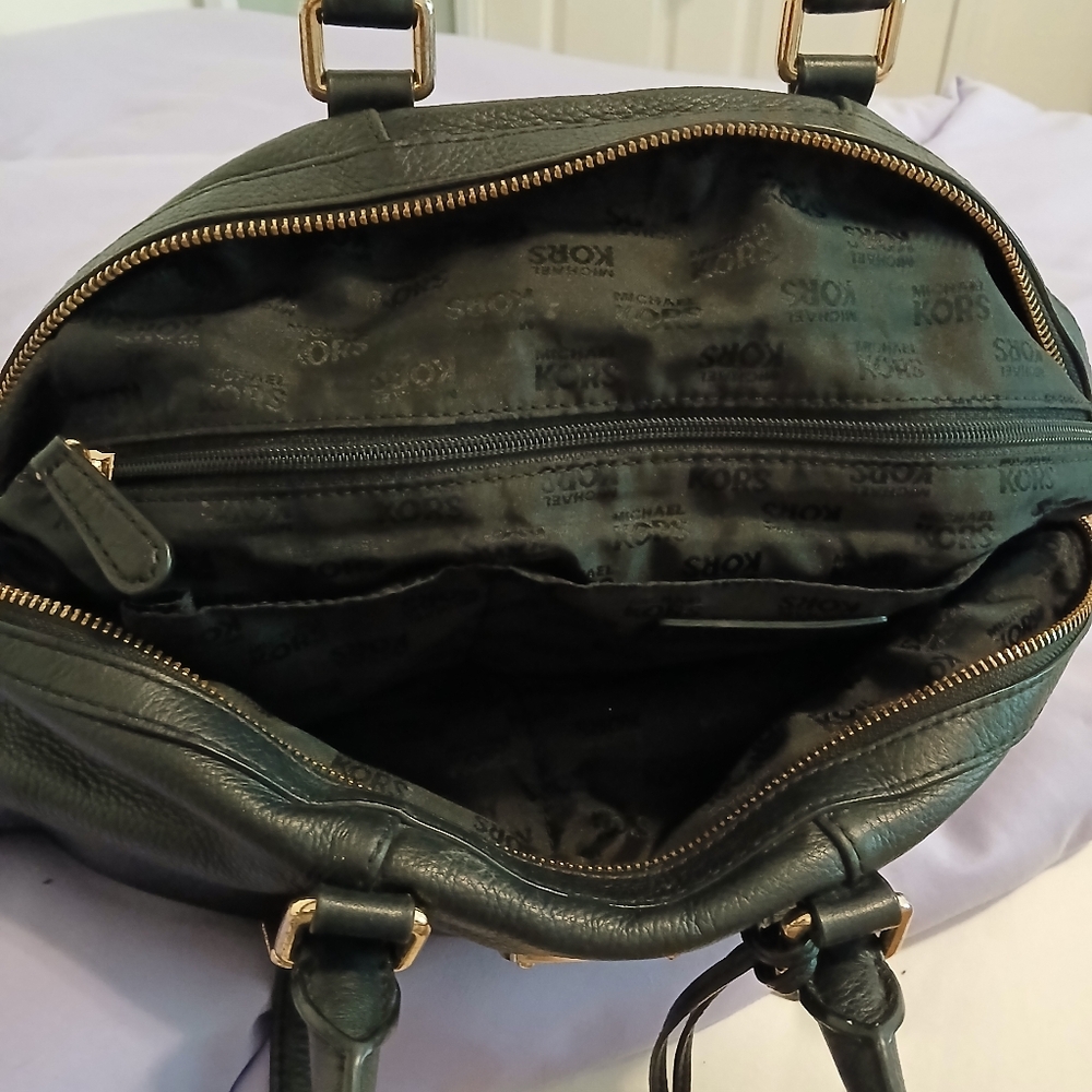 Michael Kors Women's Pebbled Leather Hobo Bag Large Black - Pre-Owned - Picture 5 of 11